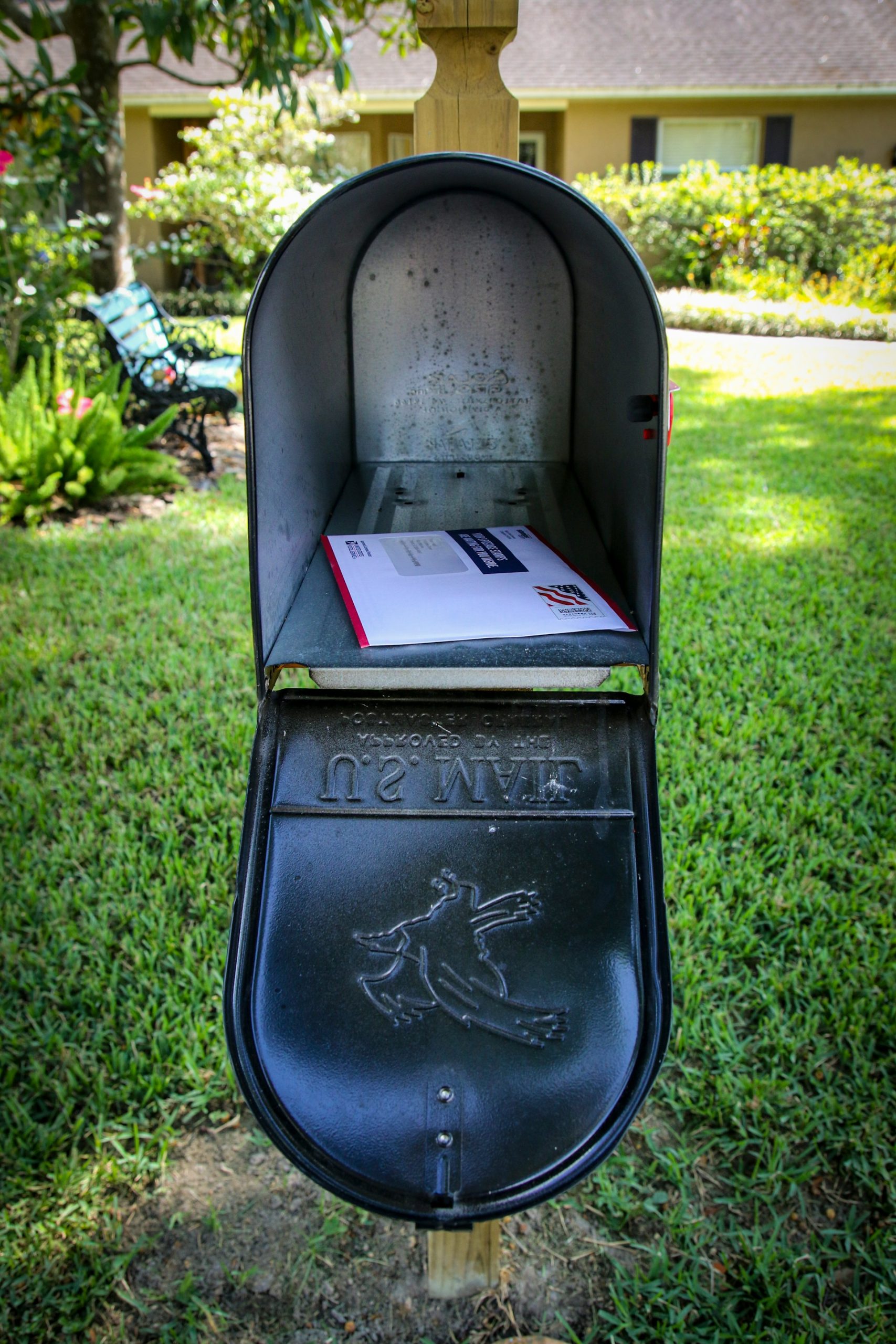 Lettera in una cassetta postale