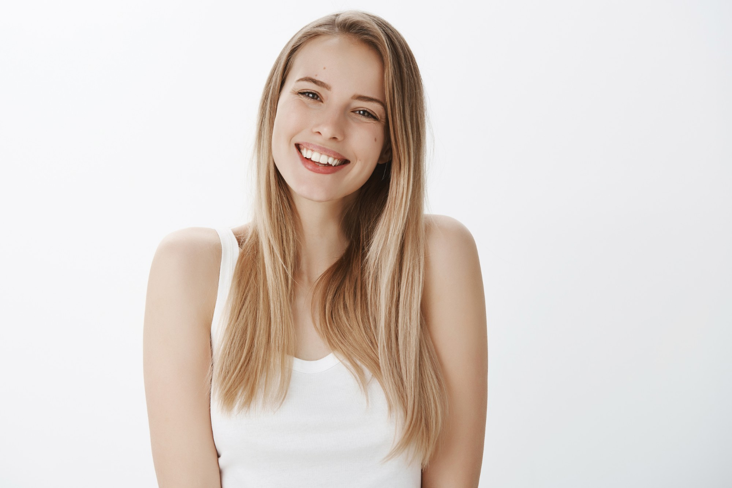Donna sorridente amichevole