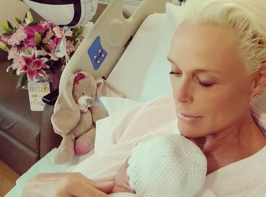 Brigitte Nielsen sorridente