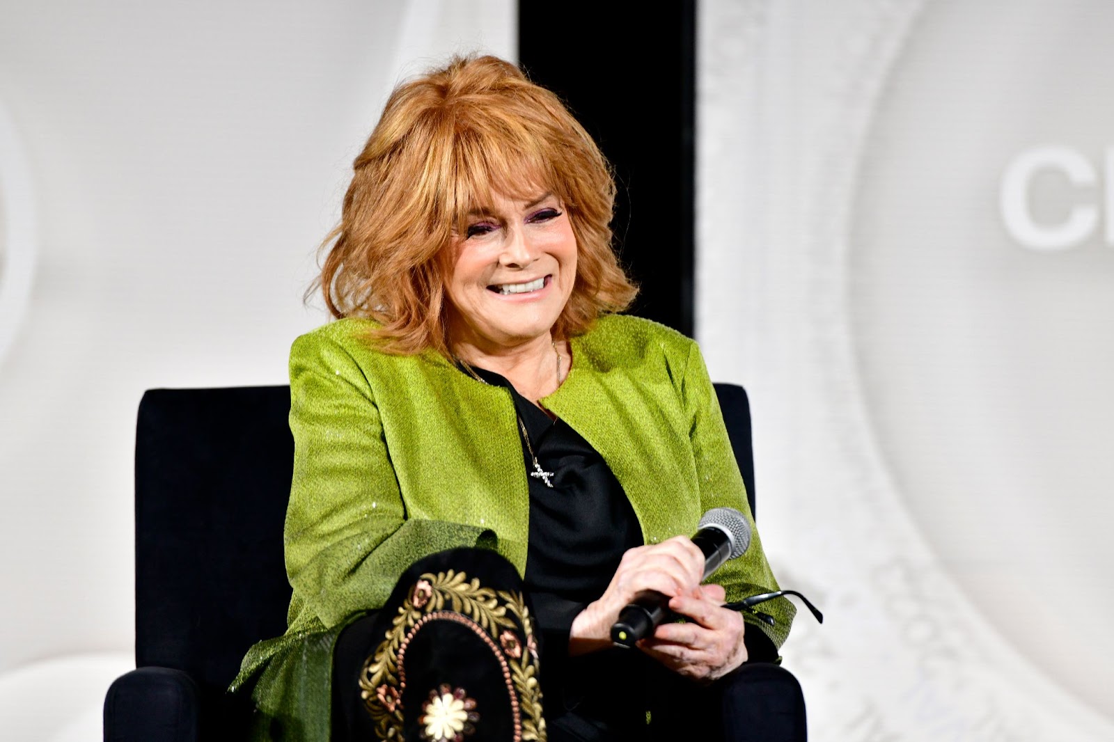 Ann-Margret sul palco durante il TCM Classic Film Festival 2023