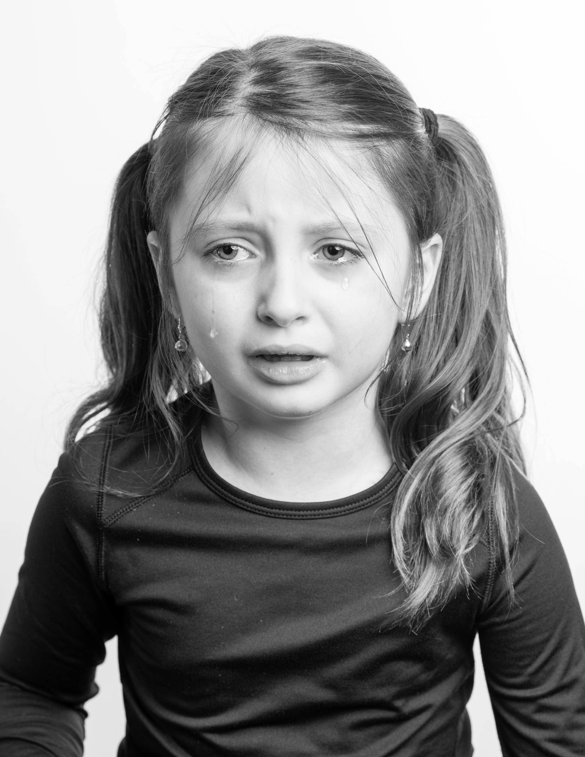 Bambina che piange